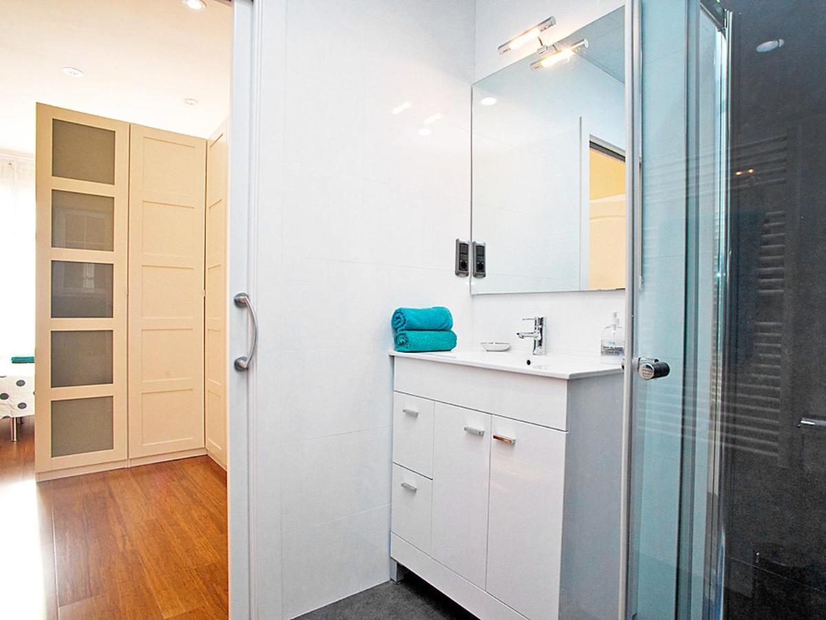 Apartment Eixample Esquerre Gran Via Balmes By Interhome Barcellona Esterno foto